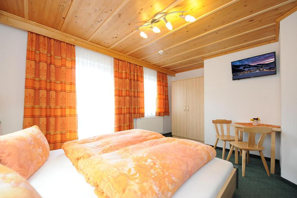 Gaestehaus Standardhaus Saalbach-Hinterglemm Exterior photo