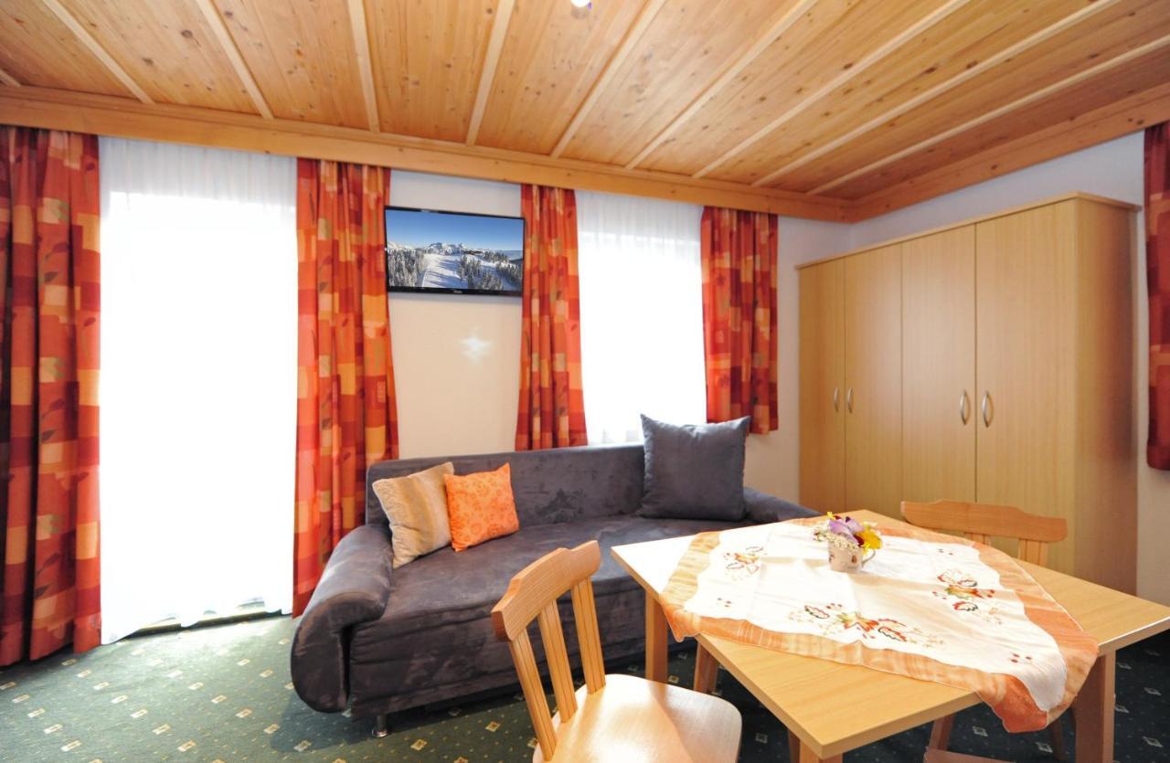 Gaestehaus Standardhaus Saalbach-Hinterglemm Exterior photo